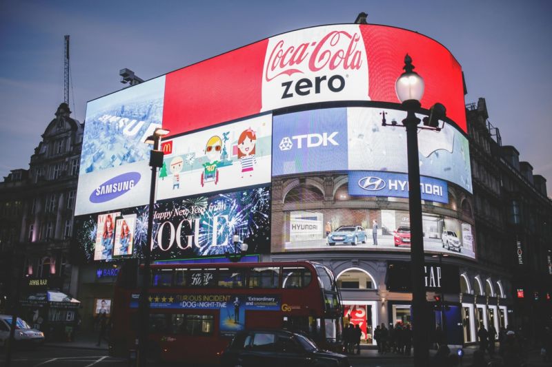 Billboard Markenanzeigen - Ratgeber Brand Management Studium: Campus M University.