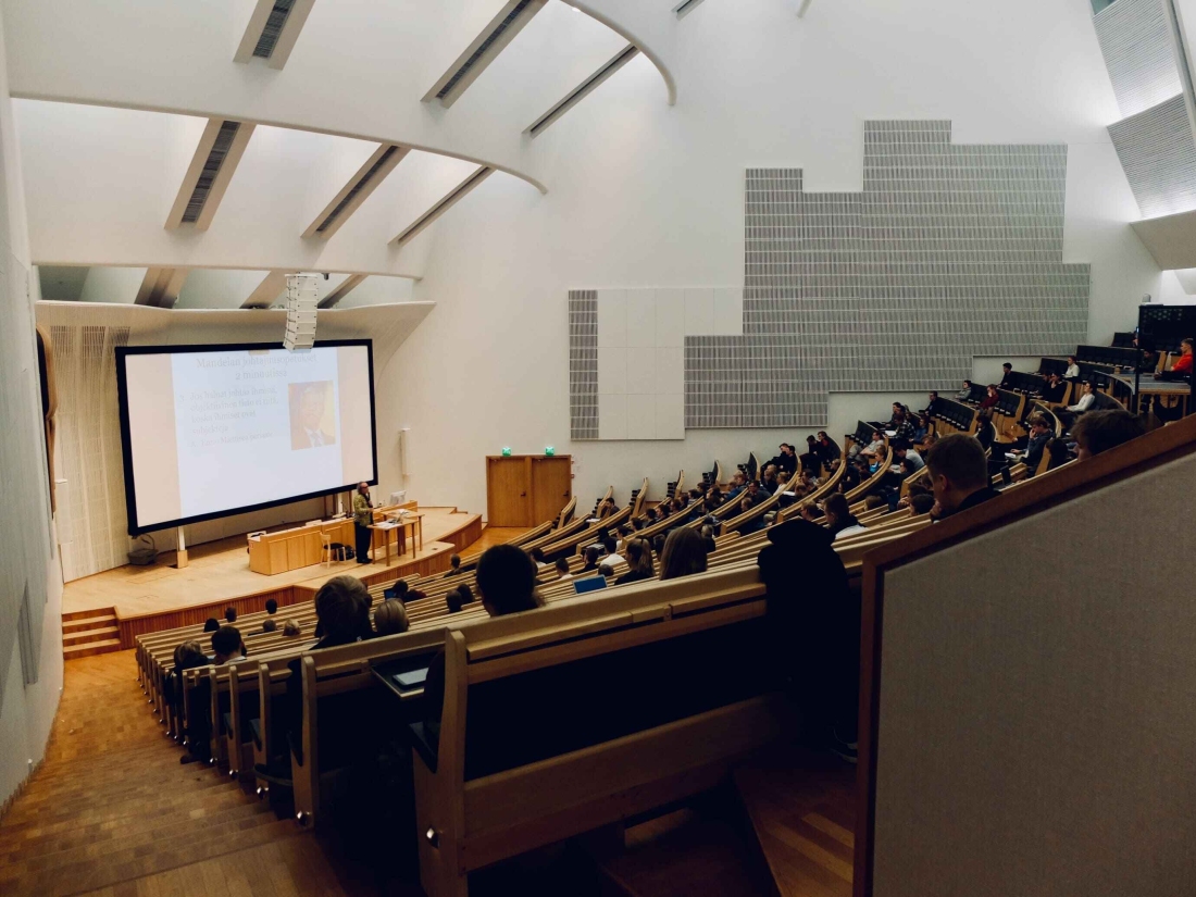 Vorlesungssaal während des Studiums – Erfahre, wie der Studienablauf an der Campus M University: Start ins Studium.