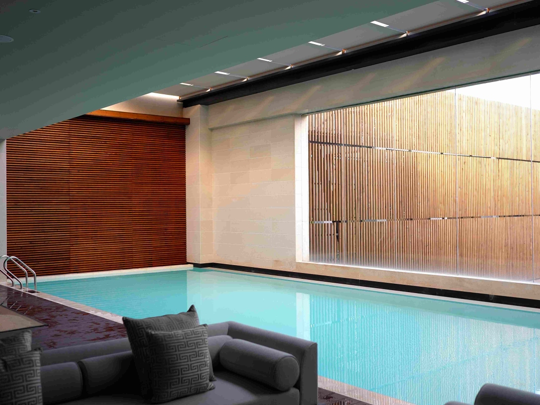 Pool in einem Luxushotel – Ratgeber Hotelmanagement Studium: Campus M University.